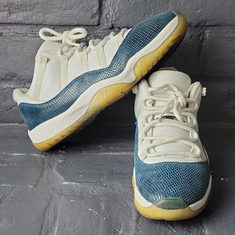 Retro Jordan 11s Blue and White Snakeskin Sneakers Athletic Design Size 13